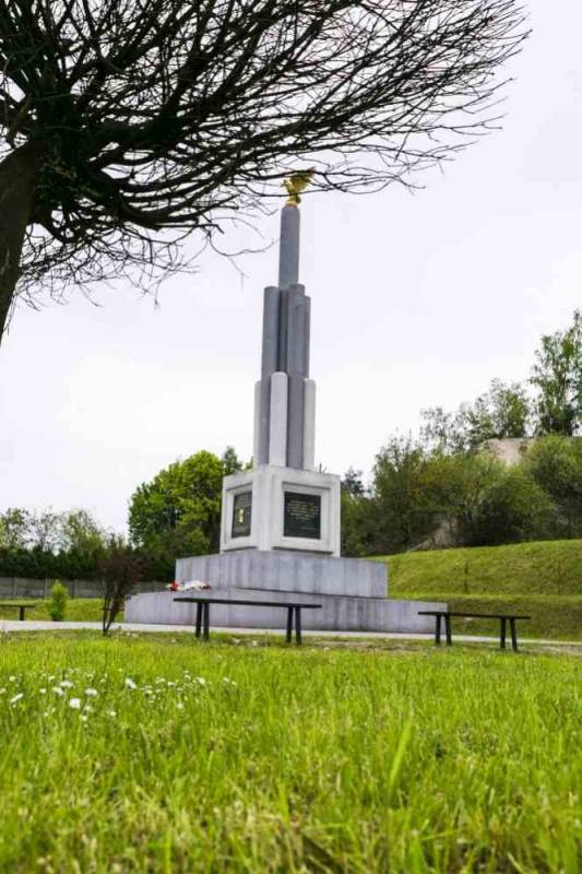 Pomnik Niepodległości w Nawojowej Górze