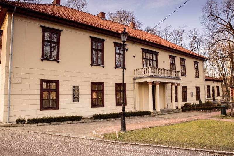 Stary Pałac w Krzeszowicach, siedziba Burmistrza, UM