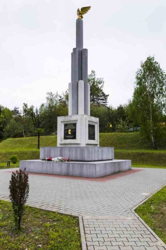 Pomnik Niepodległości w Nawojowej Górze